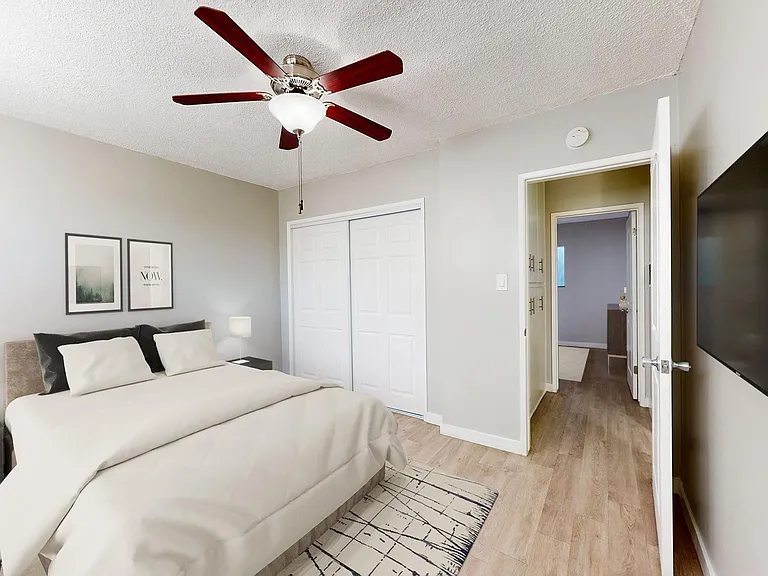 Country Club Apartments — Photo 14
