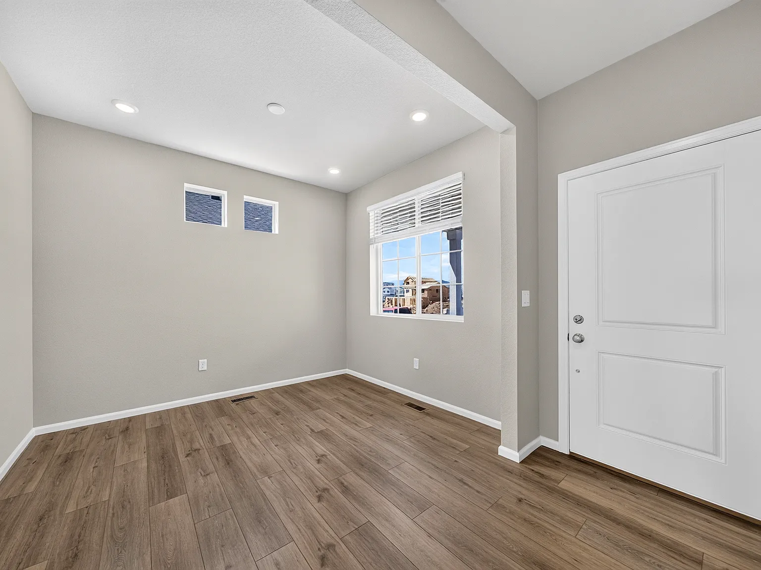 5 bed, 3562 sqft, $3,250 — Photo 4