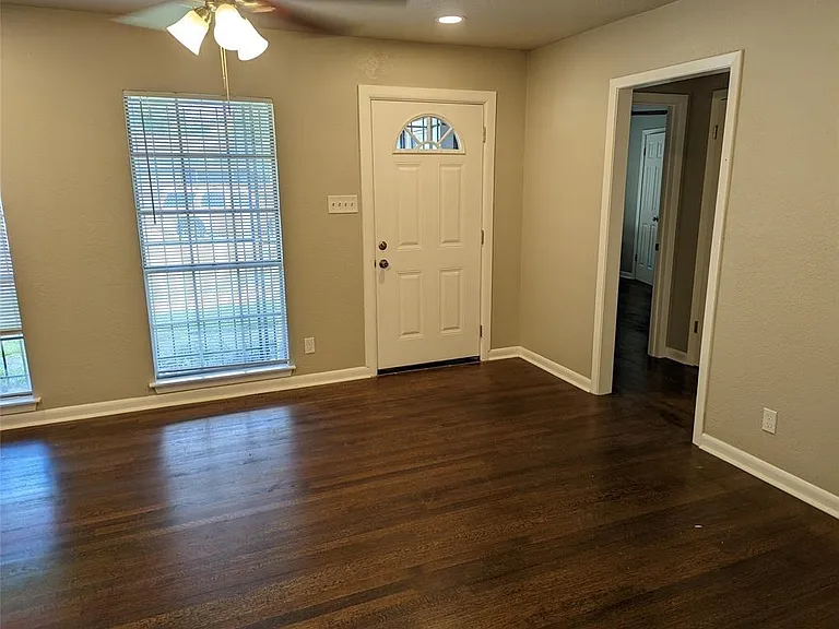 5622 Elmlawn Dr — Photo 3