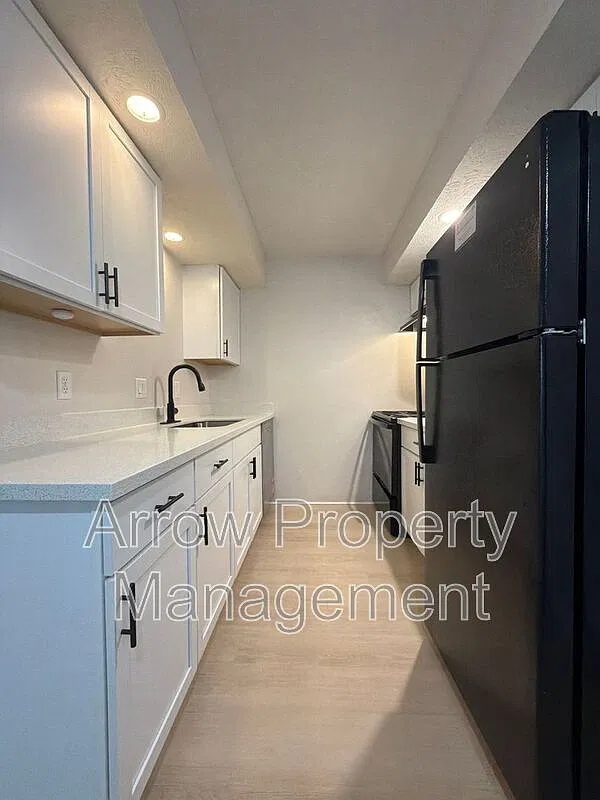 3341 Holdrege St — Photo 1