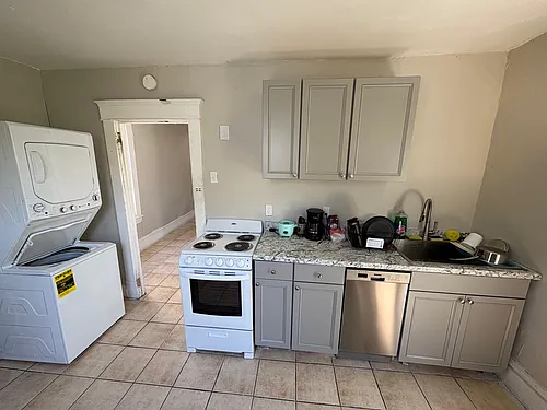 207 Dunseith St Photo 1