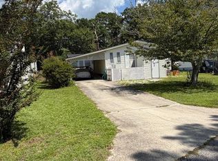 606 Galley Ct, Hampstead, NC 28443