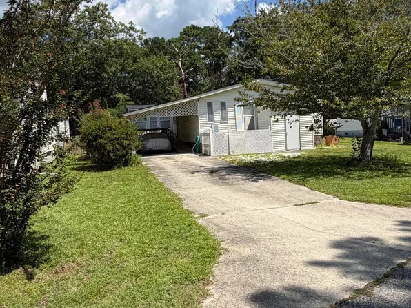 606 Galley Court, Hampstead, NC 28443