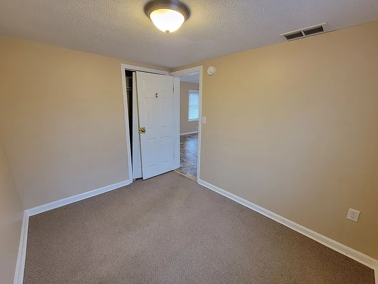 916 N Hill St — Photo 50