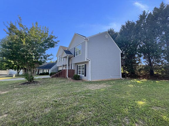 3rd image of 418 Dellwater Way