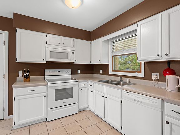 5th image of 35769 Margurite Ln