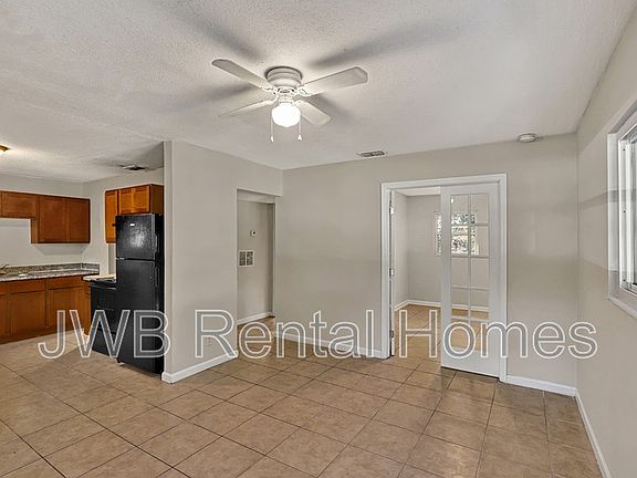 4th image of 2338 Looking Glass Ln
