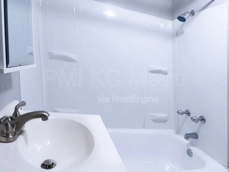301 Bellefontaine Ave #B — Photo 12