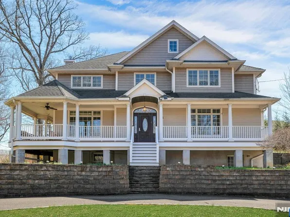 26 Sunset Rd, Livingston, NJ 07039