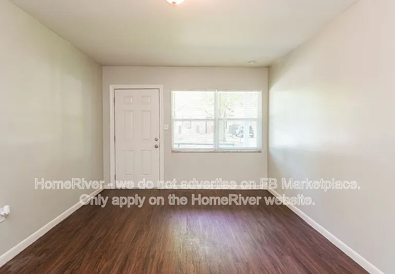 1903 W Spruce St — Photo 3