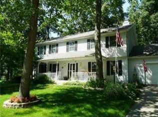 10185 Hunters Crossing Dr, Granger, IN 46530