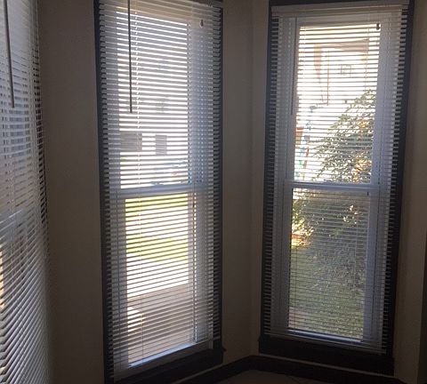 Bay window in kitchen/ breakfast area