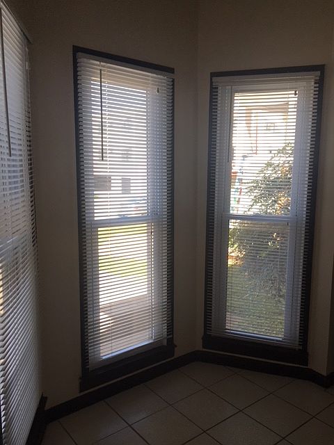 Bay window in kitchen/ breakfast area