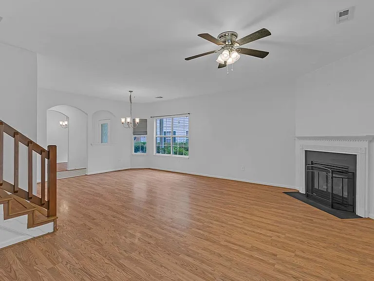 417 Belmont Cir — Photo 25