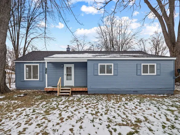 21214 Flanders St, Farmington Hills, MI 48335