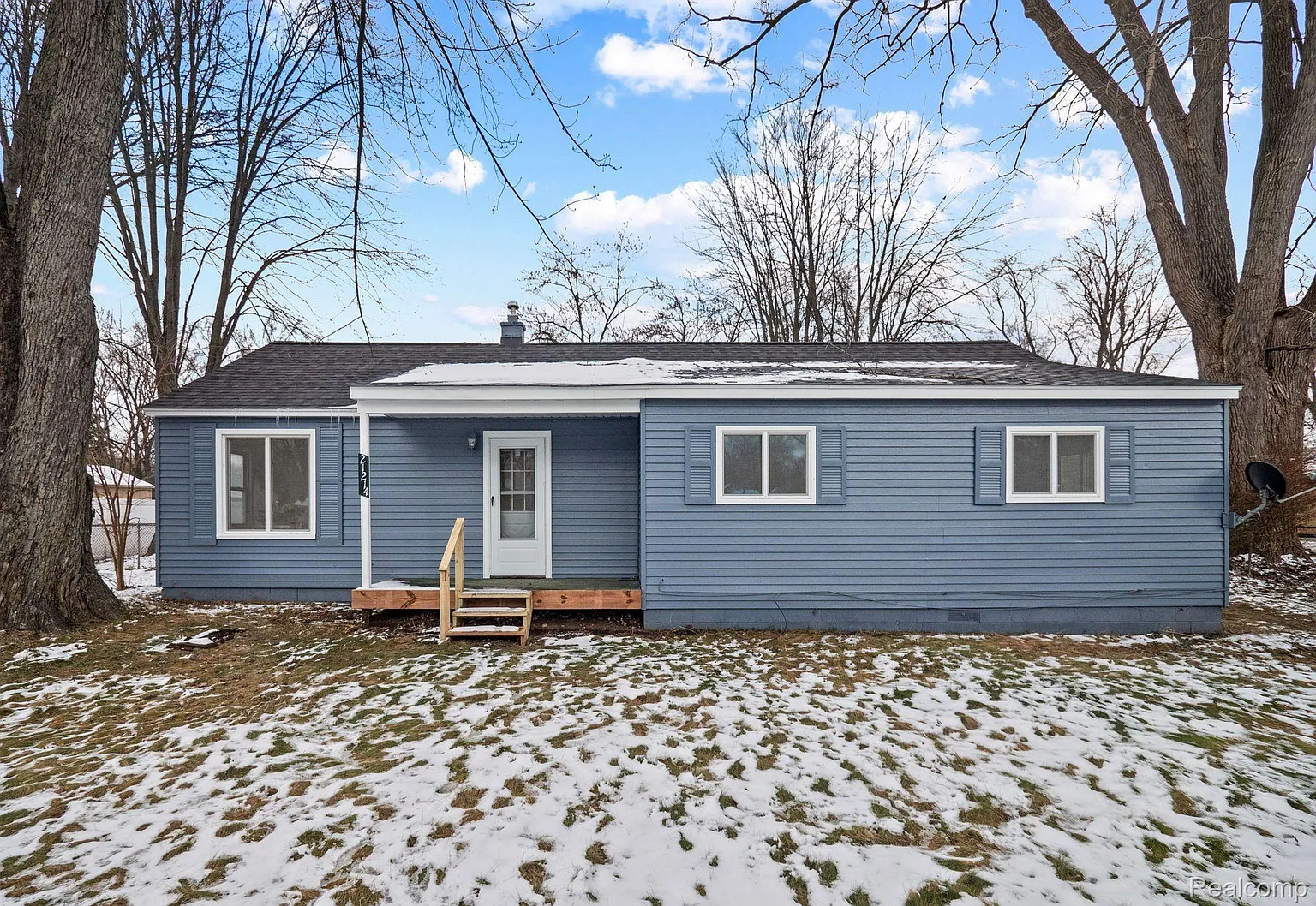21214 Flanders St photo 1