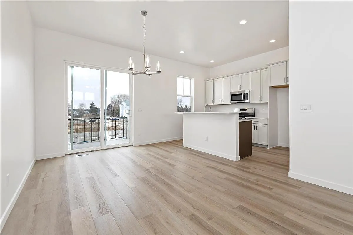 4 bed, 3.5 bath, 1785 sqft, $2,300 — Photo 1