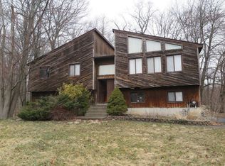 1 Rob Ct, Nanuet, NY 10954