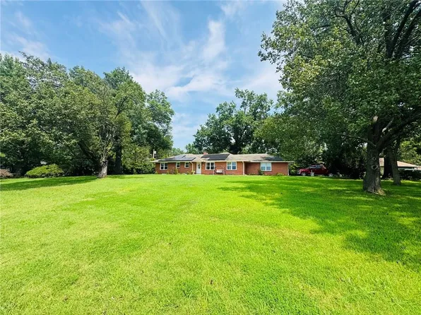 10921 Blue River Rd, Kansas City, MO 64131