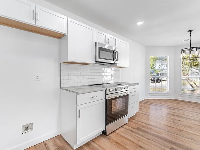 1209 Spring St — Photo 4
