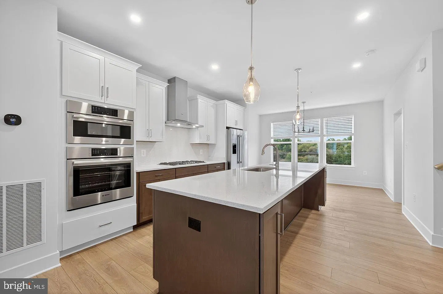 4 bed, 5.0 bath, 2500 sqft, $4,750 — Photo 3