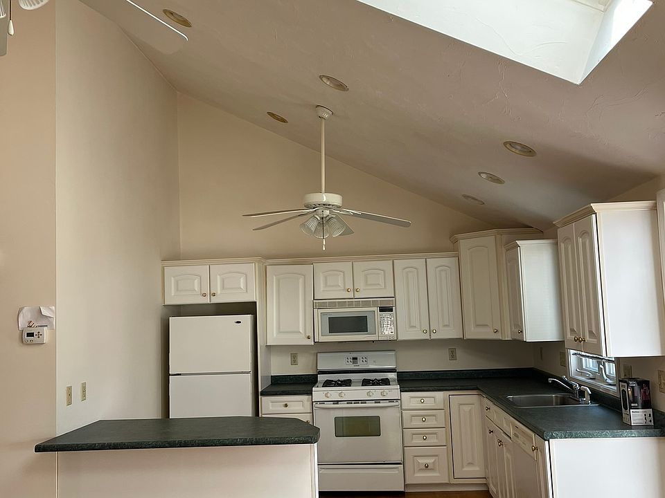 1st image of 70 Sumner St #2