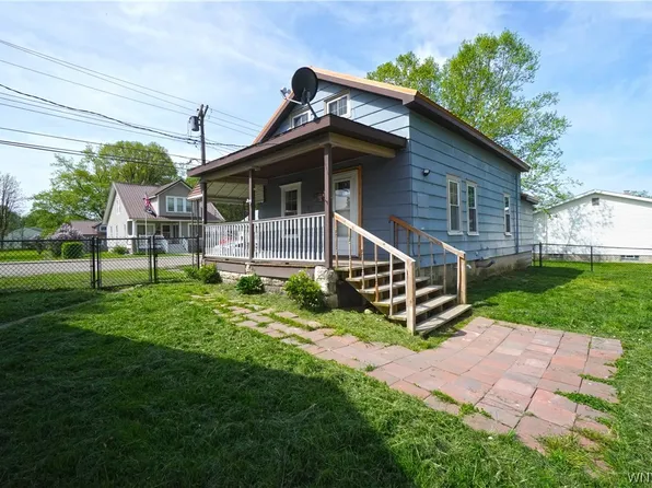 27 Bader Ave, Gowanda, NY 14070