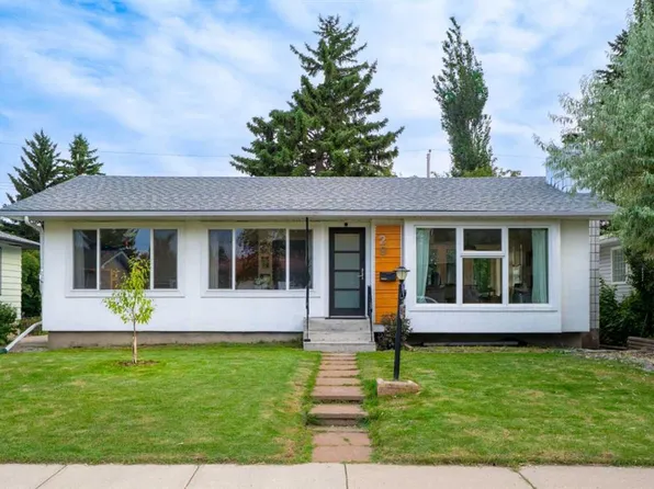 29 N Hillary Cres SW, Calgary, AB T2V 3J3
