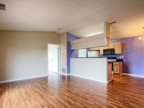 4th image of 5360 Meadow Walk Ln Unit Z