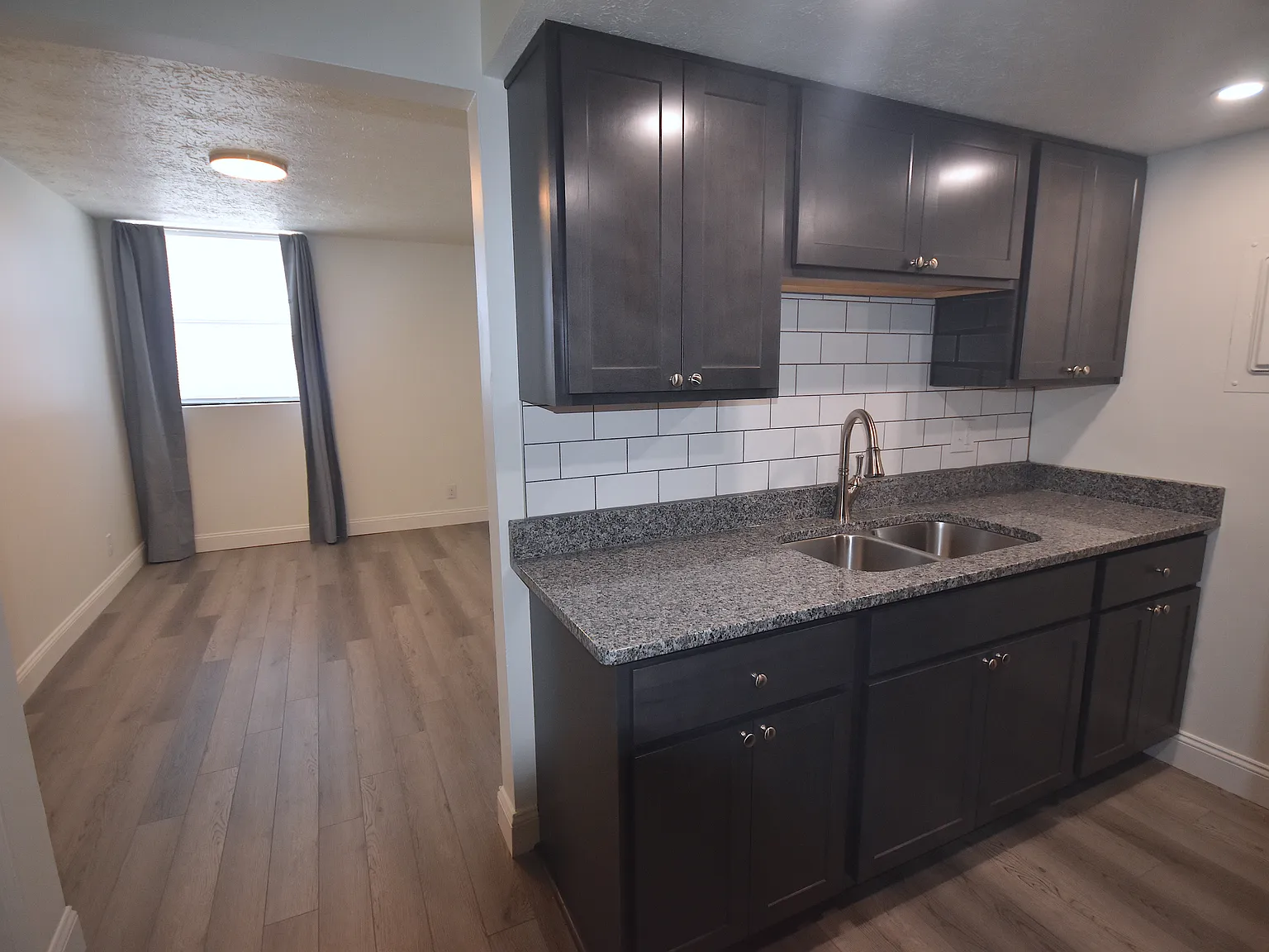 Waveland Place Apartments — Photo 3