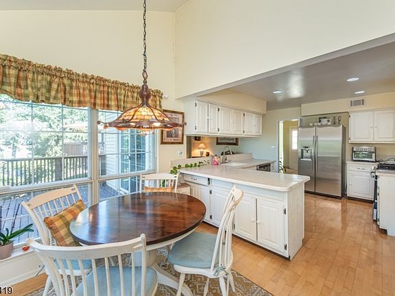 5th image of 8 Birdseye Cir