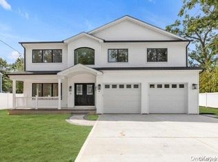 16 Fletcher Ave, Merrick, NY 11566