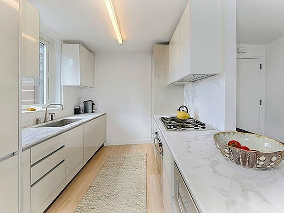 4th image of 322 W 57th St APT 22S