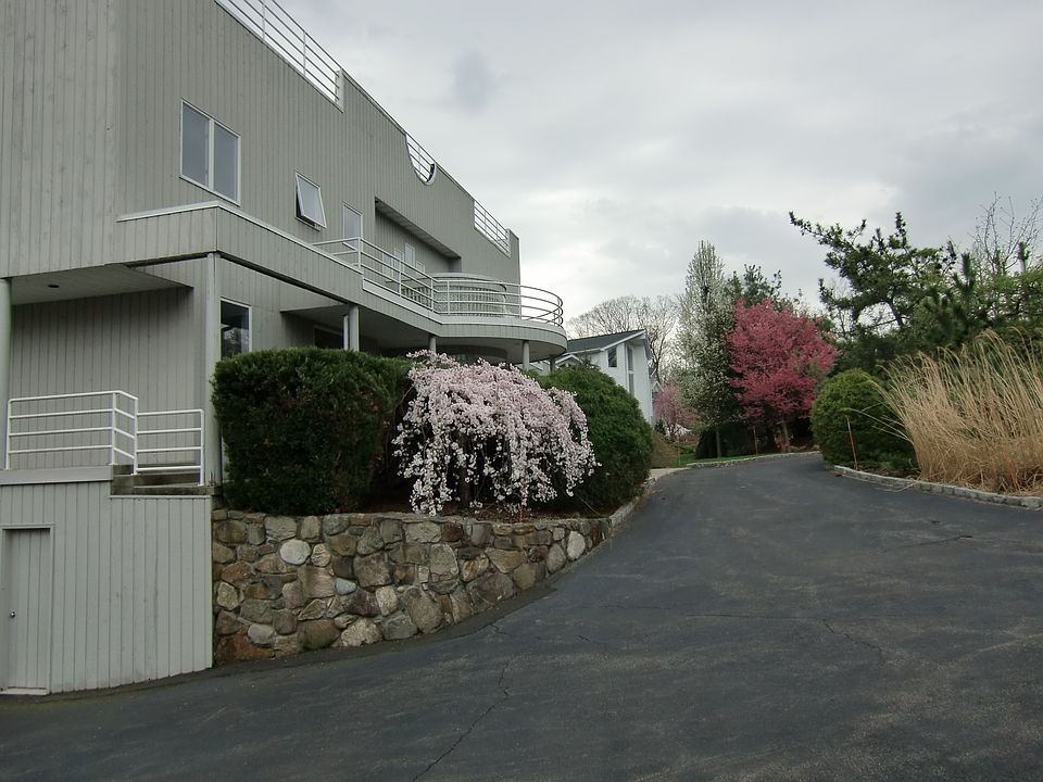 2nd image of 49 Roberts Rd