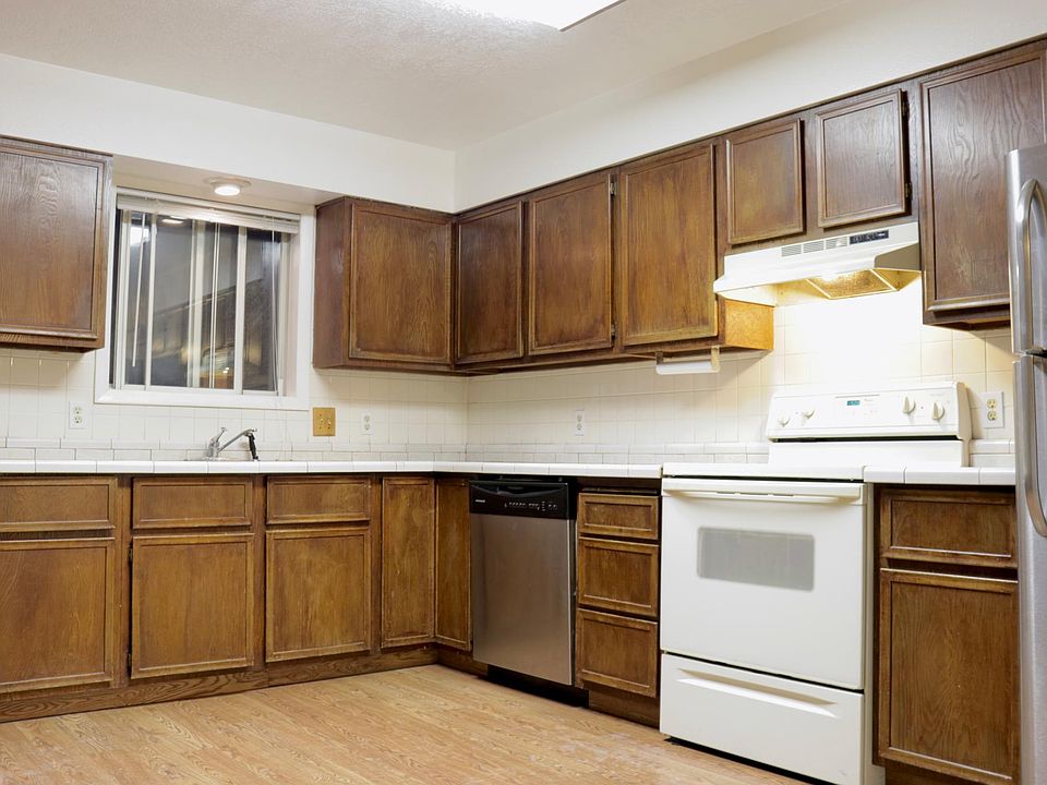 1st image of 400 Monroe Ave APT 5