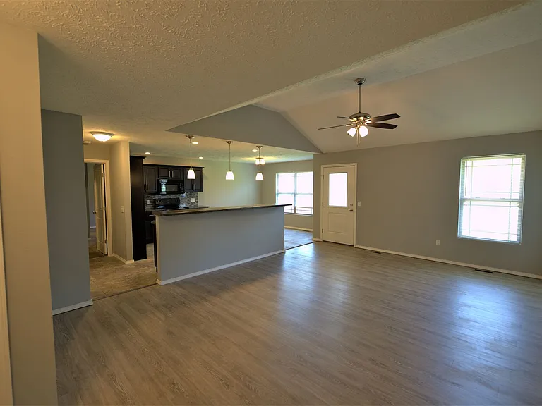 4104 N Grassland Dr — Photo 3