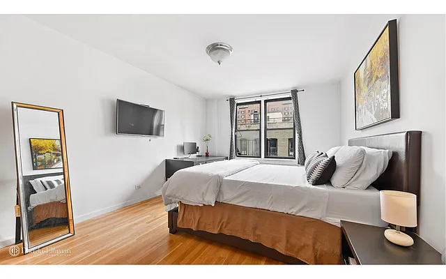 Rented by Douglas Elliman | media 16