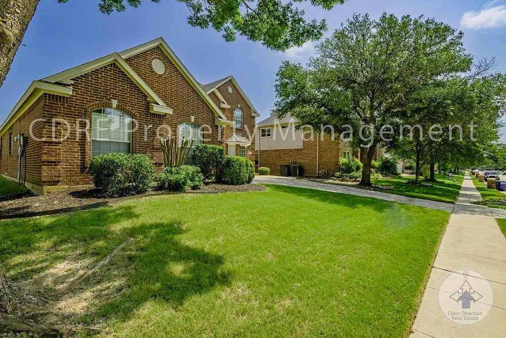 1211 Limestone Creek Dr — Photo 1