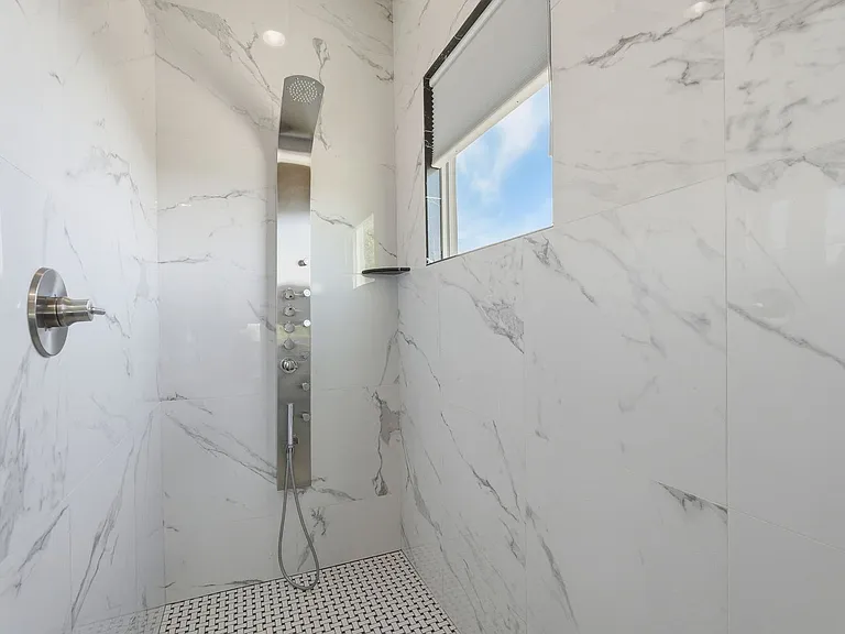 5405 N Houghton Rd — Photo 38