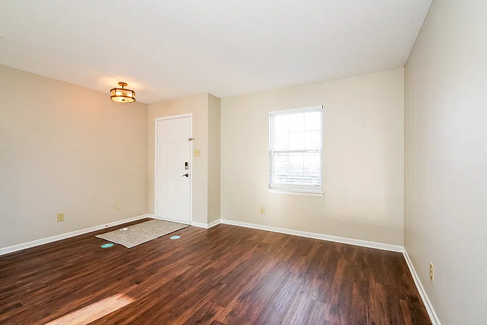 3 bed, 3.0 bath, 2040 sqft, $2,800 — Photo 4