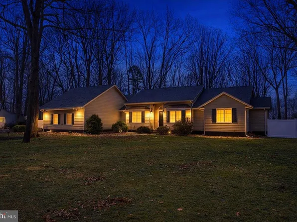 5 Pin Oak Dr, New Egypt, NJ 08533