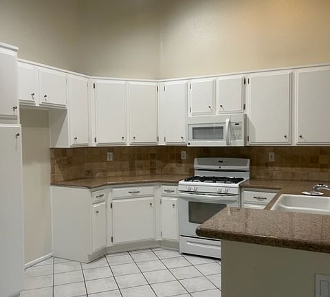 5th image of 12040 Overland Ct