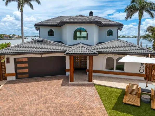 2250 Donato Dr, Belleair Beach, FL 33786