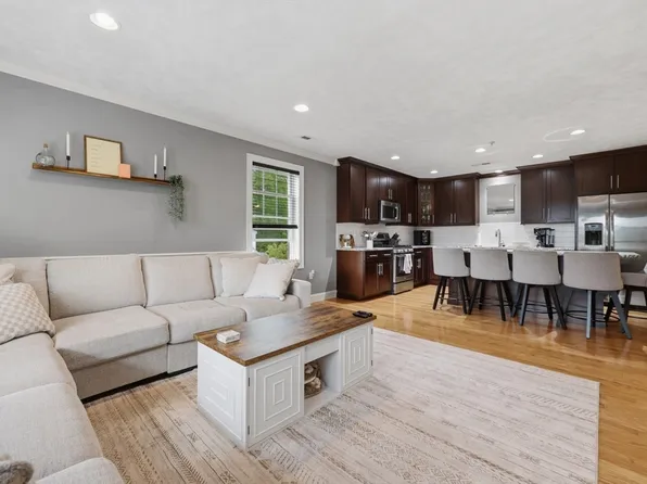 15 Church St Unit 204, Wilmington, MA 01887