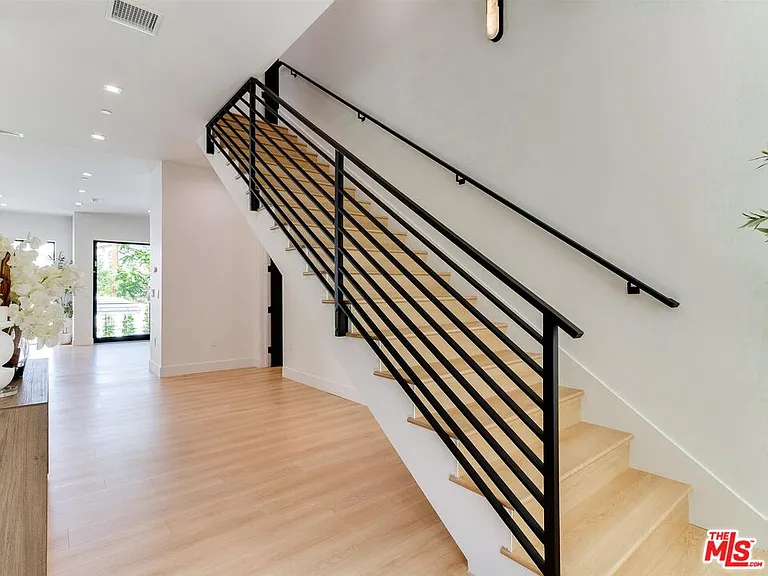 5929 Hesperia Ave — Photo 33