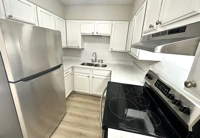 803 N Van Buren St #2 — Photo 5