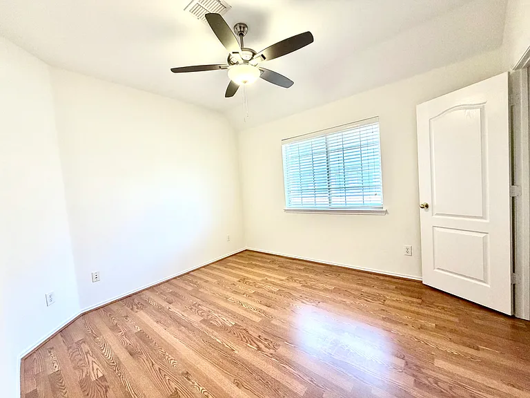 516 Hawken Dr — Photo 26