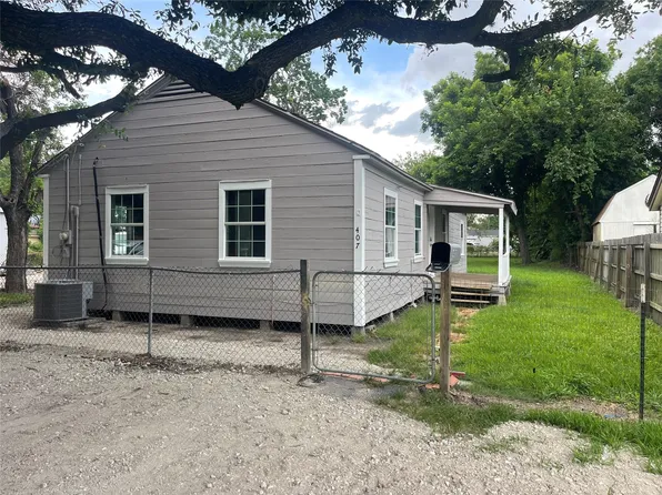 407 N Magnolia St, Highlands, TX 77562
