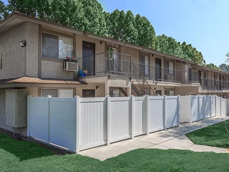 Woodglen Apartment Homes — Photo 16