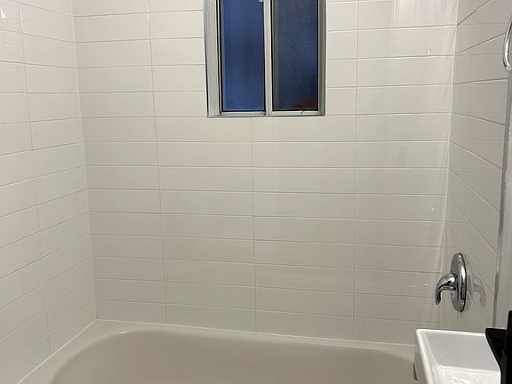 4th image of 1293 Gerrard St E #1